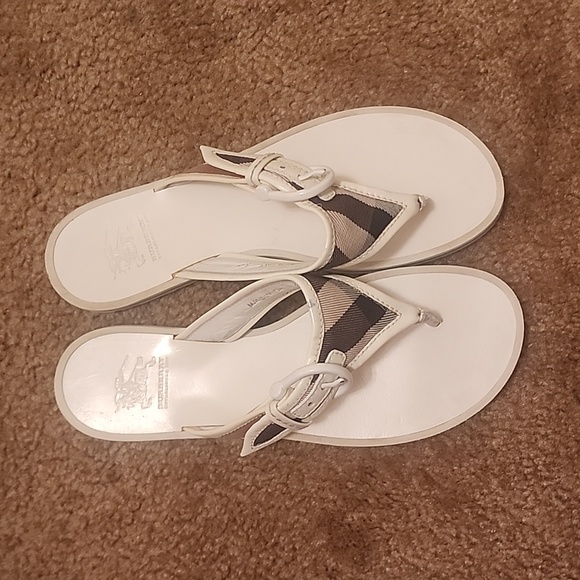 Burberry Classic Sandals - Picture 15 of 16